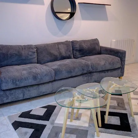 Beau T2 Dans Avec Piscine Proche + Pk Apartment